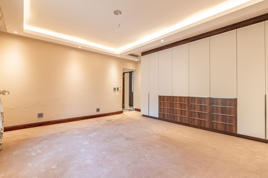 5 Bedroom Property for Sale in Woodhill Estate Gauteng