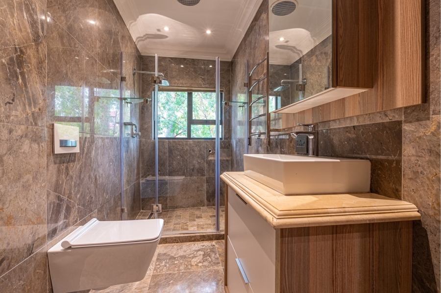 5 Bedroom Property for Sale in Woodhill Estate Gauteng