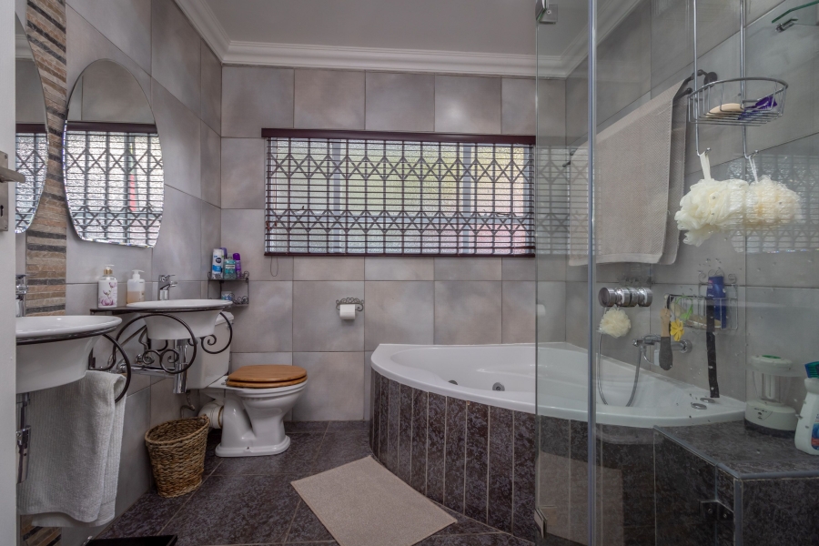 5 Bedroom Property for Sale in Noordheuwel Gauteng