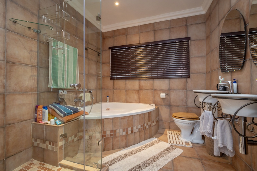 5 Bedroom Property for Sale in Noordheuwel Gauteng