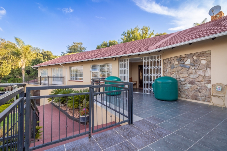 5 Bedroom Property for Sale in Noordheuwel Gauteng