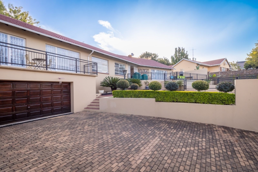 5 Bedroom Property for Sale in Noordheuwel Gauteng