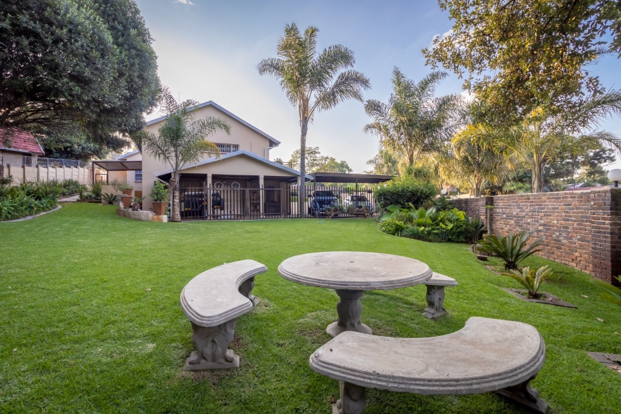 5 Bedroom Property for Sale in Noordheuwel Gauteng