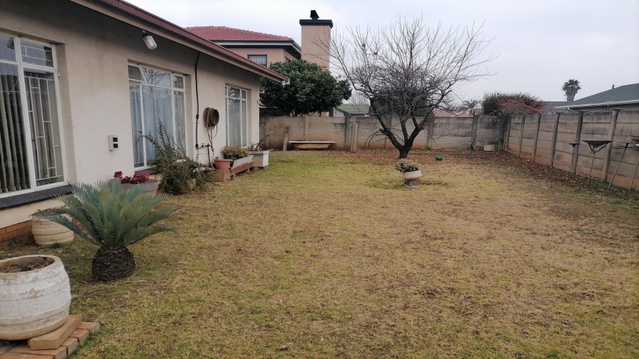3 Bedroom Property for Sale in Vanderbijlpark SE 6 Gauteng