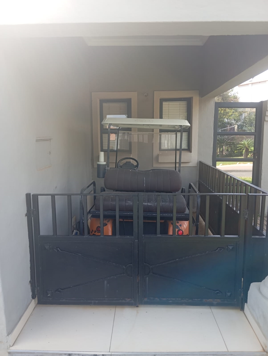 4 Bedroom Property for Sale in Blue Valley Golf Estate Gauteng