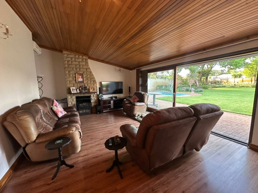 5 Bedroom Property for Sale in Arcon Park Gauteng