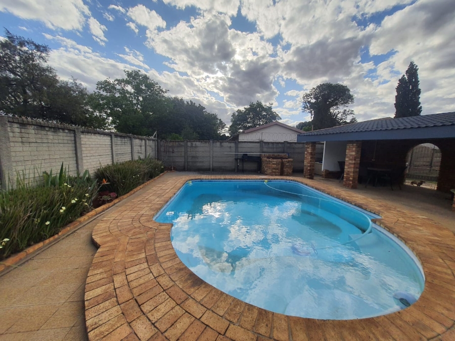 3 Bedroom Property for Sale in Vanderbijlpark SE 2 Gauteng
