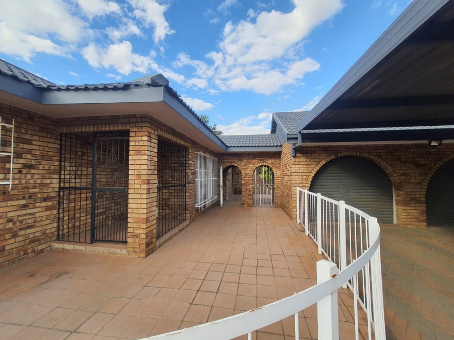 3 Bedroom Property for Sale in Vanderbijlpark SE 2 Gauteng