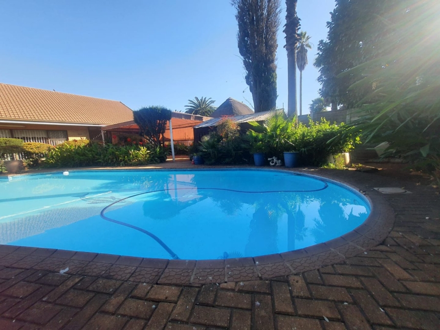 4 Bedroom Property for Sale in Vanderbijlpark SE 2 Gauteng