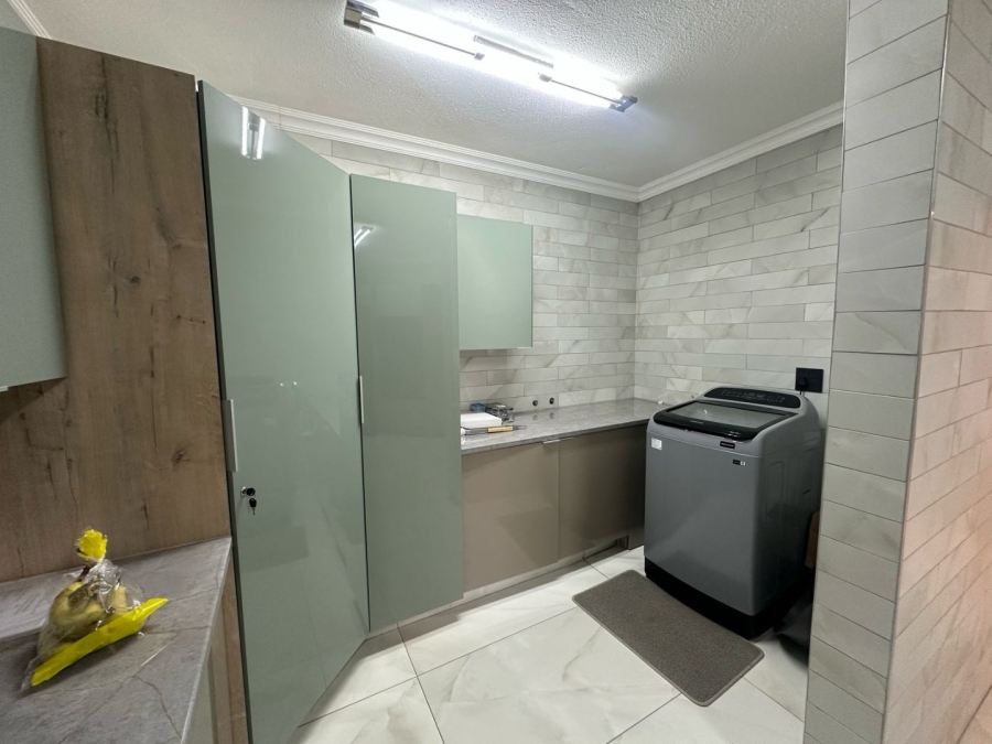 6 Bedroom Property for Sale in Arcon Park Gauteng