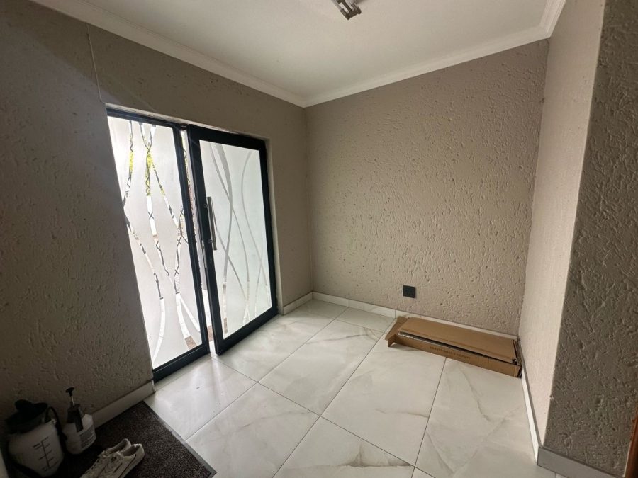 6 Bedroom Property for Sale in Arcon Park Gauteng