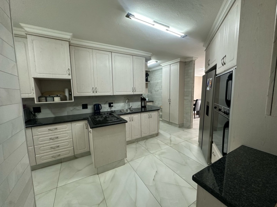 6 Bedroom Property for Sale in Arcon Park Gauteng
