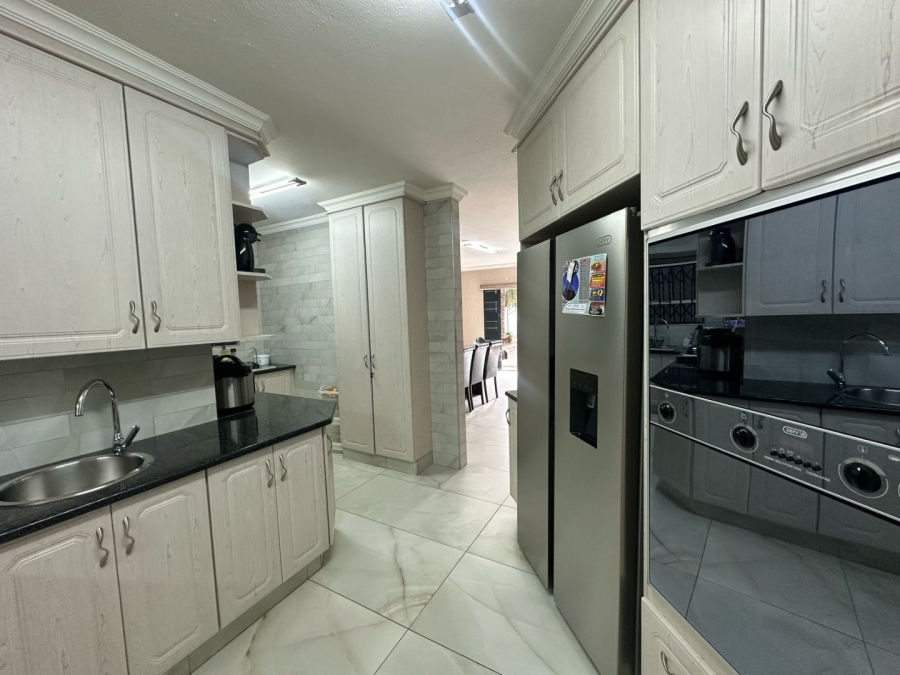 6 Bedroom Property for Sale in Arcon Park Gauteng