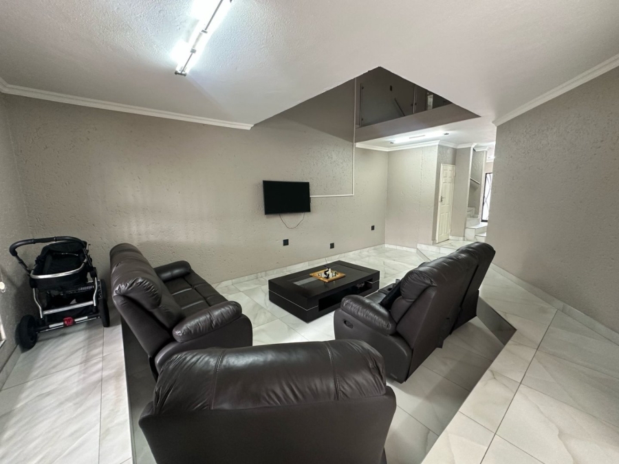 6 Bedroom Property for Sale in Arcon Park Gauteng