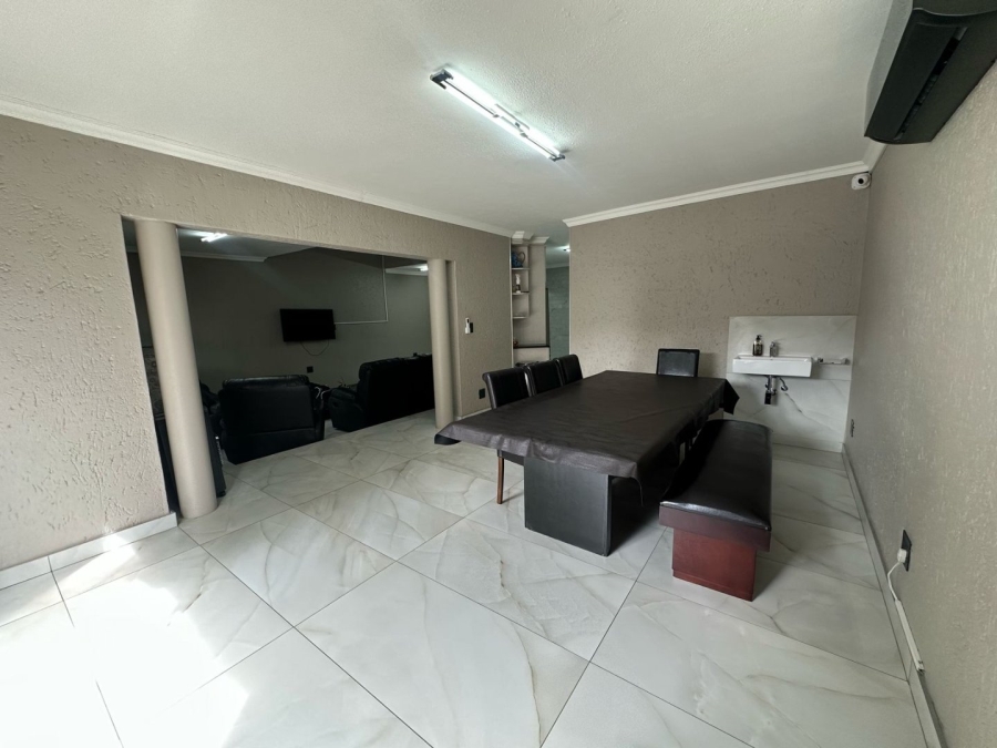 6 Bedroom Property for Sale in Arcon Park Gauteng
