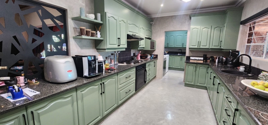 4 Bedroom Property for Sale in Vanderbijlpark SE 2 Gauteng
