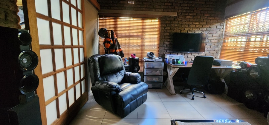 4 Bedroom Property for Sale in Vanderbijlpark SE 2 Gauteng