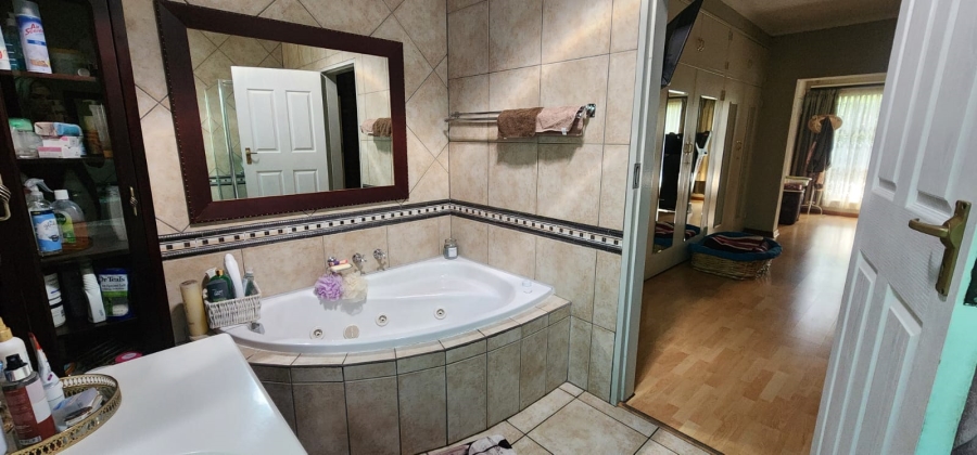 4 Bedroom Property for Sale in Vanderbijlpark SE 2 Gauteng