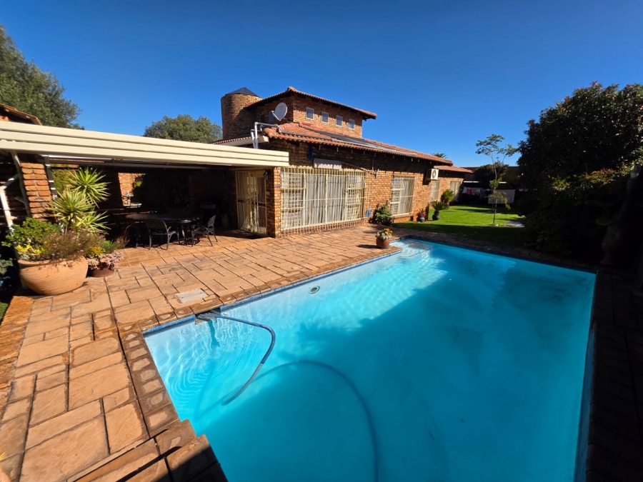 4 Bedroom Property for Sale in Vanderbijlpark SE 2 Gauteng