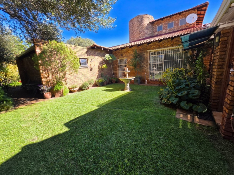 4 Bedroom Property for Sale in Vanderbijlpark SE 2 Gauteng
