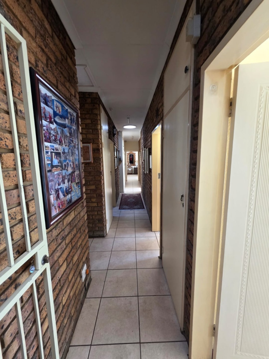 4 Bedroom Property for Sale in Vanderbijlpark SE 2 Gauteng