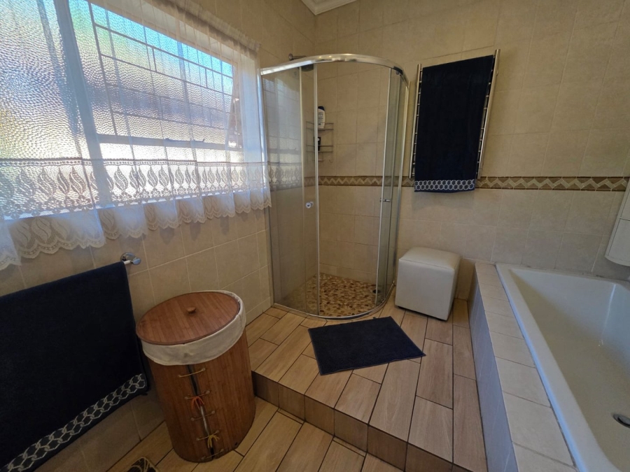 4 Bedroom Property for Sale in Vanderbijlpark SE 2 Gauteng