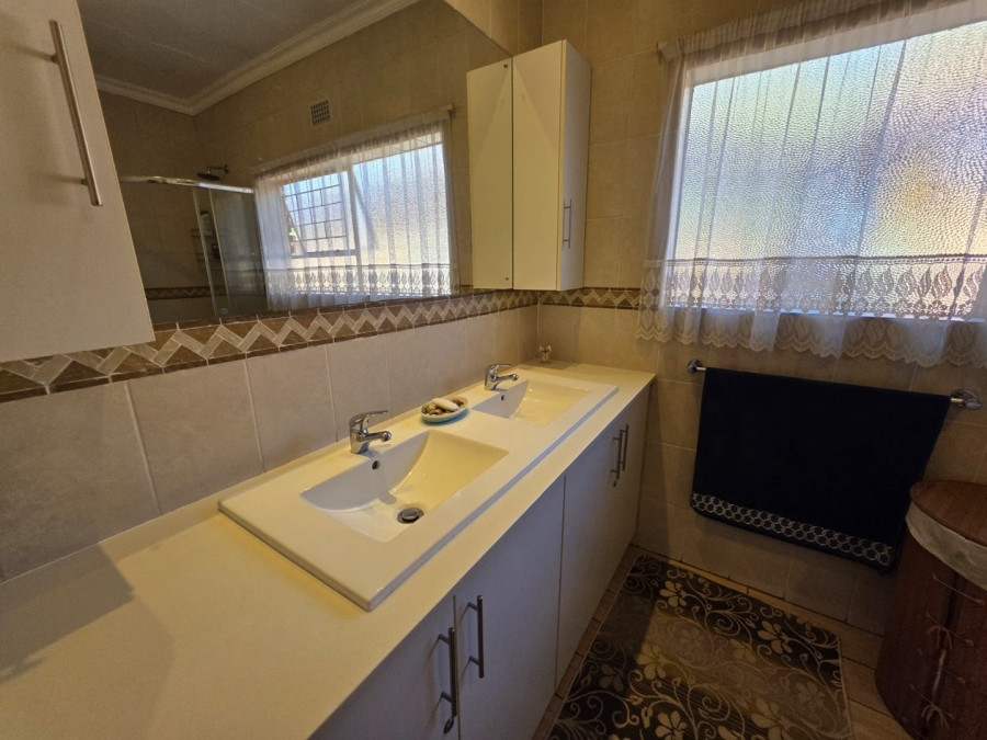 4 Bedroom Property for Sale in Vanderbijlpark SE 2 Gauteng