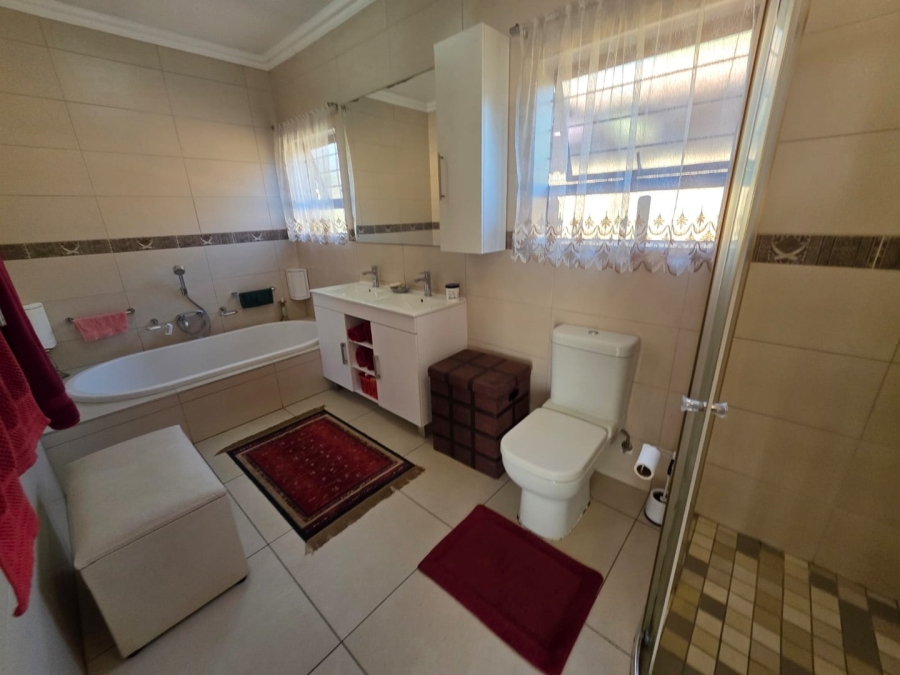 4 Bedroom Property for Sale in Vanderbijlpark SE 2 Gauteng