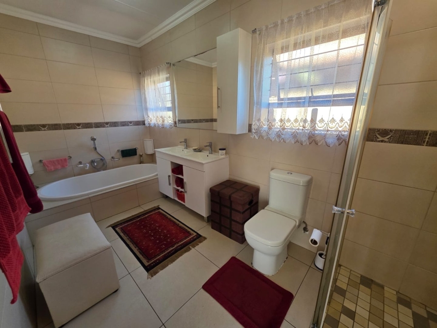 4 Bedroom Property for Sale in Vanderbijlpark SE 2 Gauteng