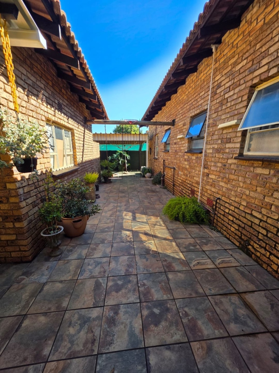 4 Bedroom Property for Sale in Vanderbijlpark SE 2 Gauteng