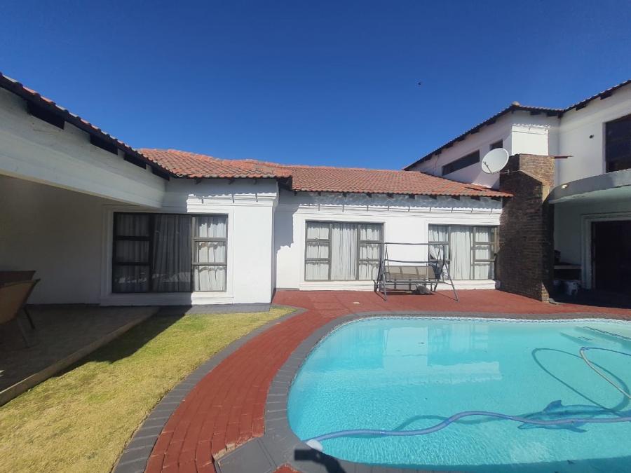 5 Bedroom Property for Sale in Vanderbijlpark SE 2 Gauteng