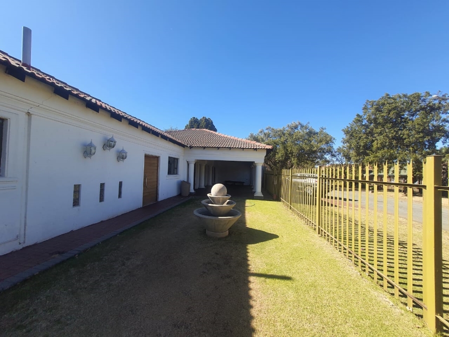 5 Bedroom Property for Sale in Vanderbijlpark SE 2 Gauteng