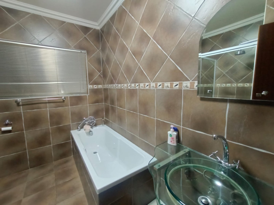4 Bedroom Property for Sale in Vanderbijlpark SE 2 Gauteng
