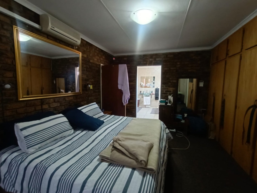 4 Bedroom Property for Sale in Vanderbijlpark SE 2 Gauteng
