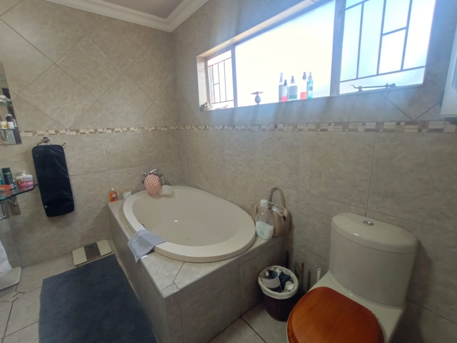 4 Bedroom Property for Sale in Vanderbijlpark SE 2 Gauteng