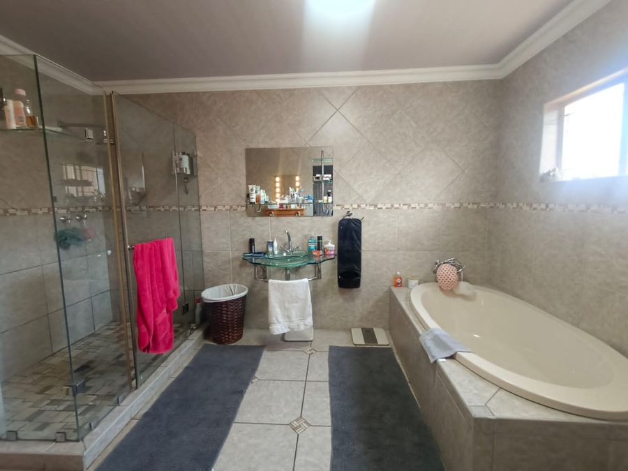 4 Bedroom Property for Sale in Vanderbijlpark SE 2 Gauteng