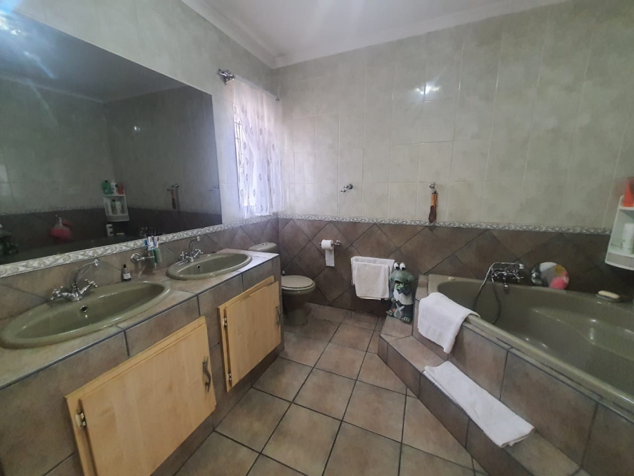 3 Bedroom Property for Sale in Vanderbijlpark SE 2 Gauteng
