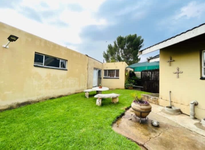 4 Bedroom Property for Sale in Duncanville Gauteng