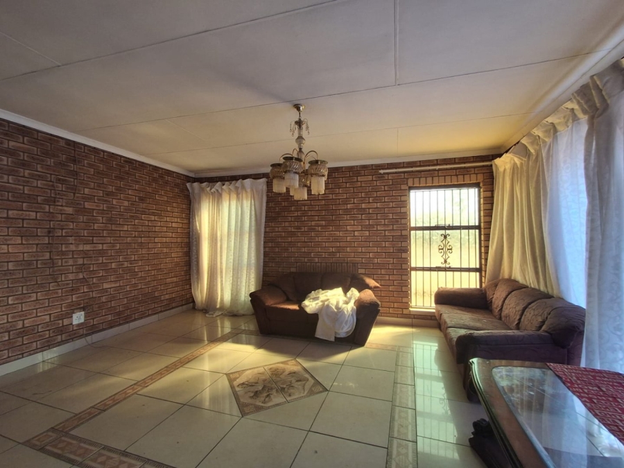 5 Bedroom Property for Sale in Bedworth Park Gauteng