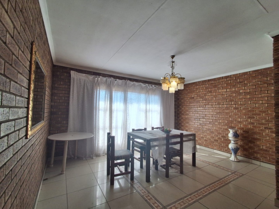 5 Bedroom Property for Sale in Bedworth Park Gauteng