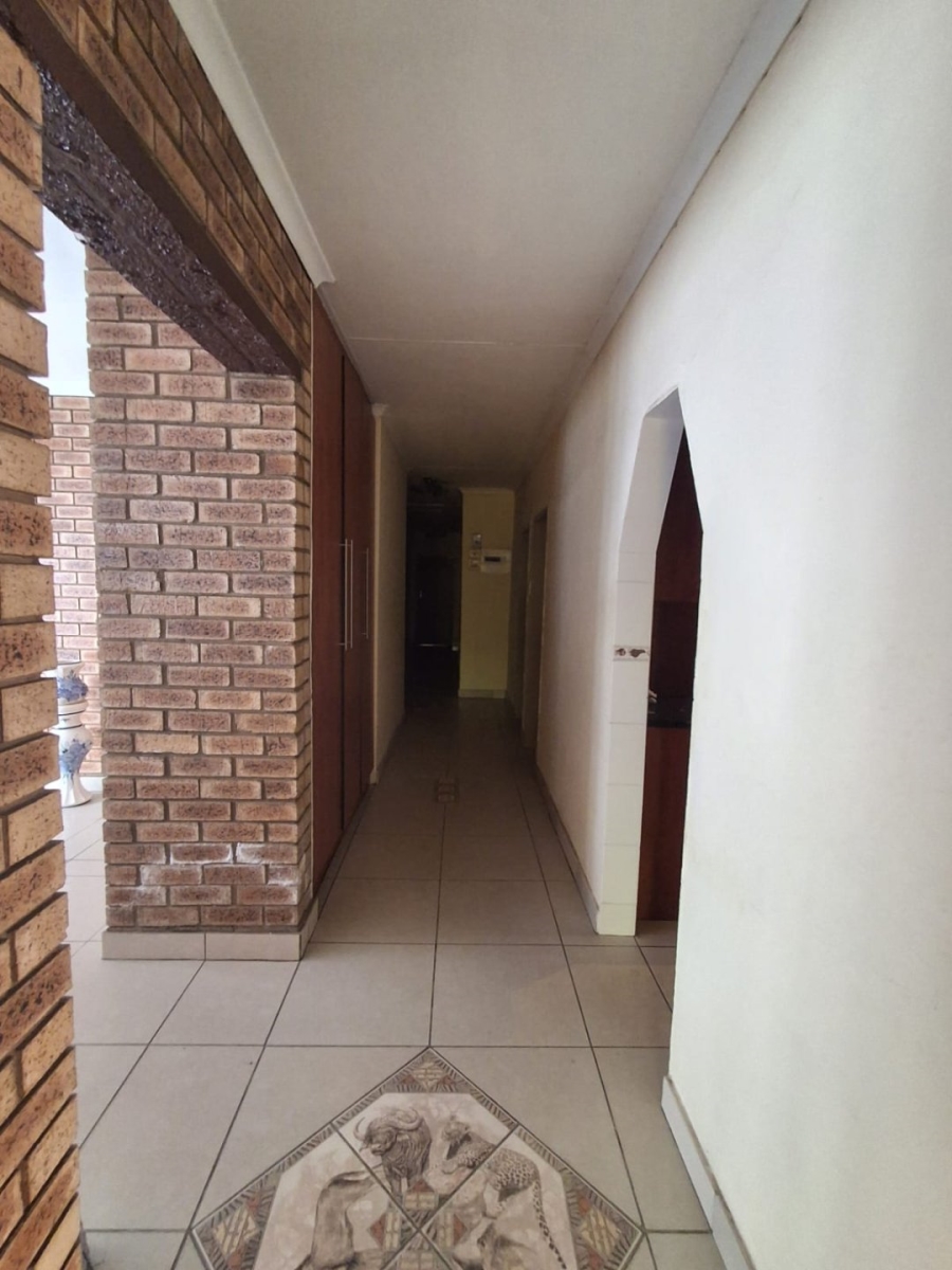 5 Bedroom Property for Sale in Bedworth Park Gauteng