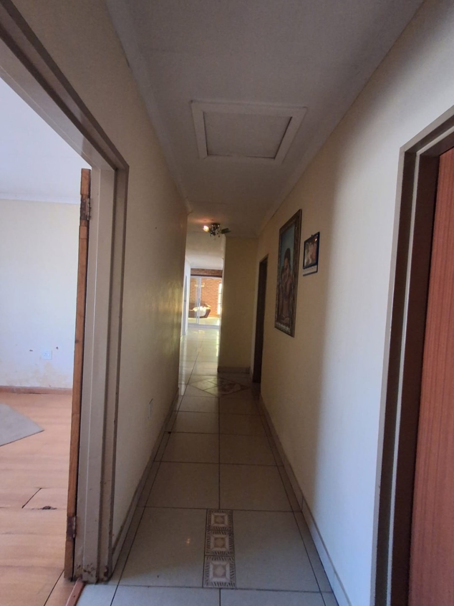 5 Bedroom Property for Sale in Bedworth Park Gauteng