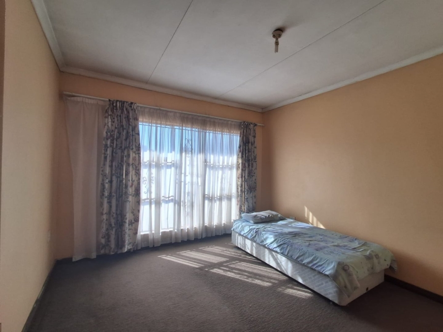5 Bedroom Property for Sale in Bedworth Park Gauteng