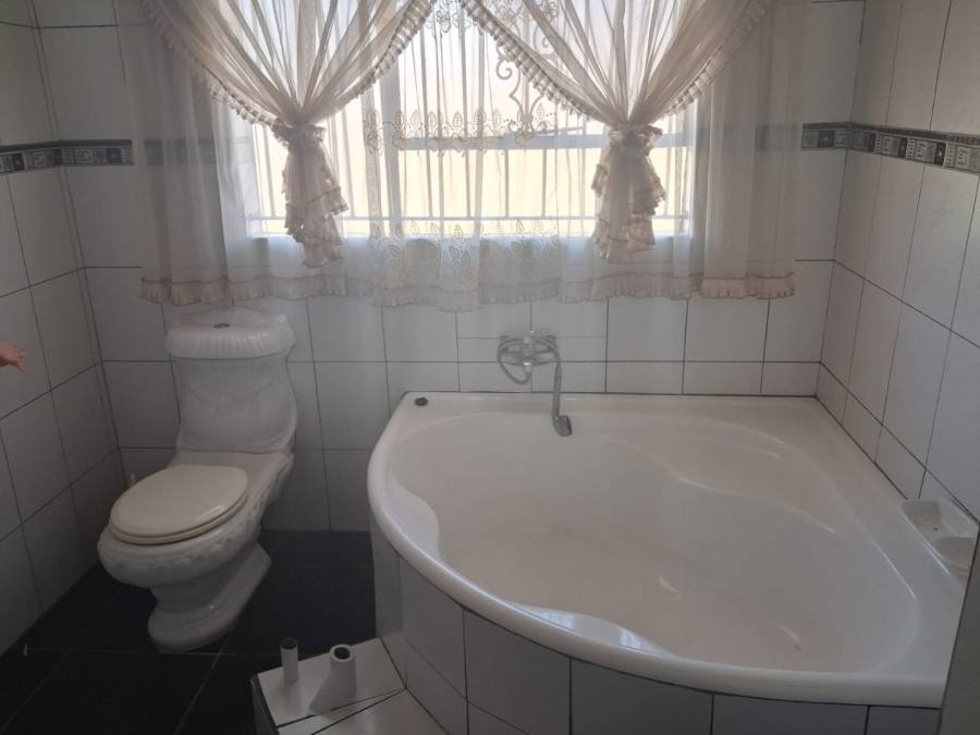 5 Bedroom Property for Sale in Bedworth Park Gauteng