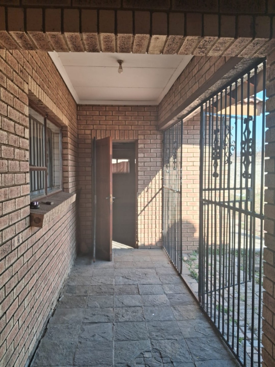 5 Bedroom Property for Sale in Bedworth Park Gauteng