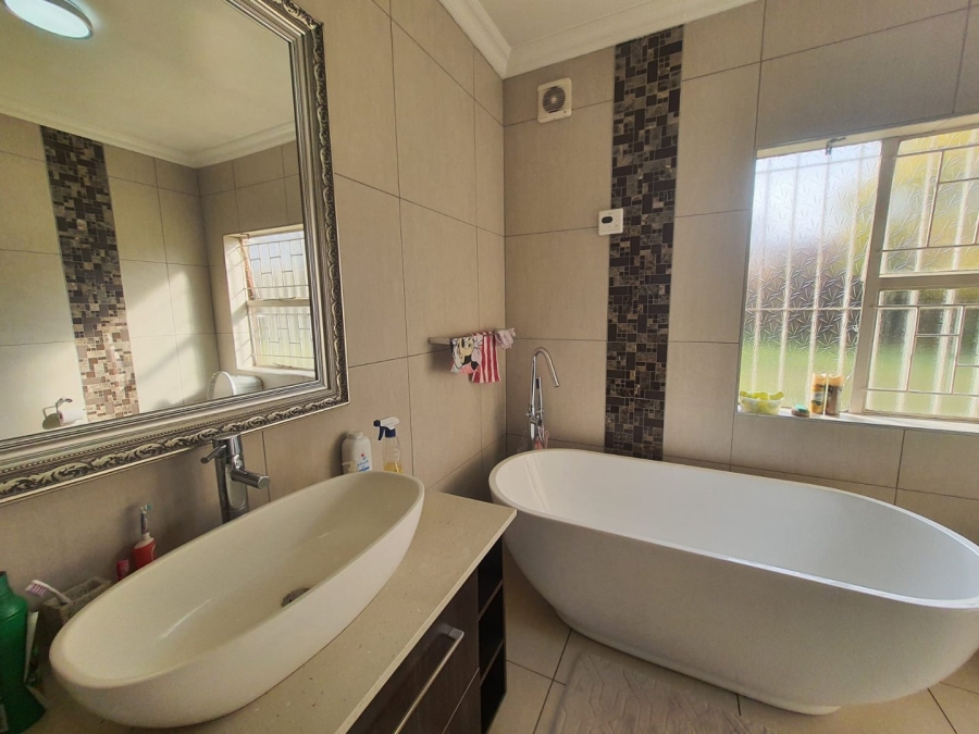 5 Bedroom Property for Sale in Vanderbijlpark SE 2 Gauteng