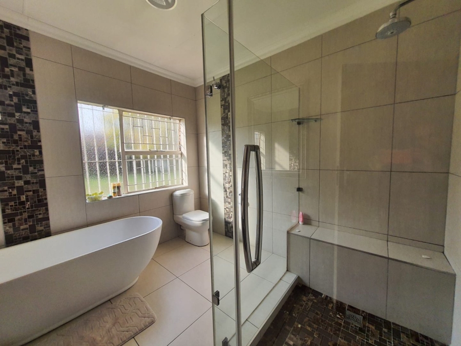 5 Bedroom Property for Sale in Vanderbijlpark SE 2 Gauteng