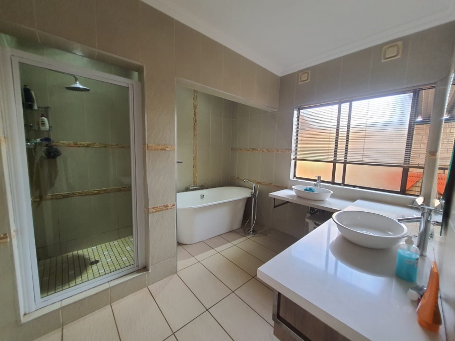 4 Bedroom Property for Sale in Vanderbijlpark SE 2 Gauteng