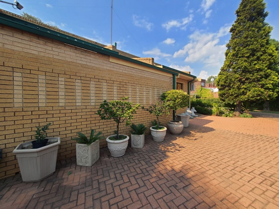 4 Bedroom Property for Sale in Vanderbijlpark SE 2 Gauteng