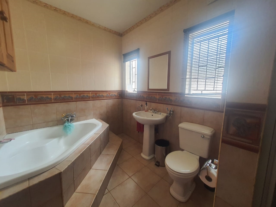 3 Bedroom Property for Sale in Vanderbijlpark SE 2 Gauteng
